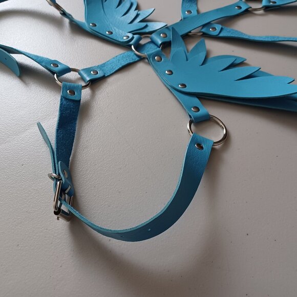 Leather Harness with Angel Wings - Picture 3 of 12